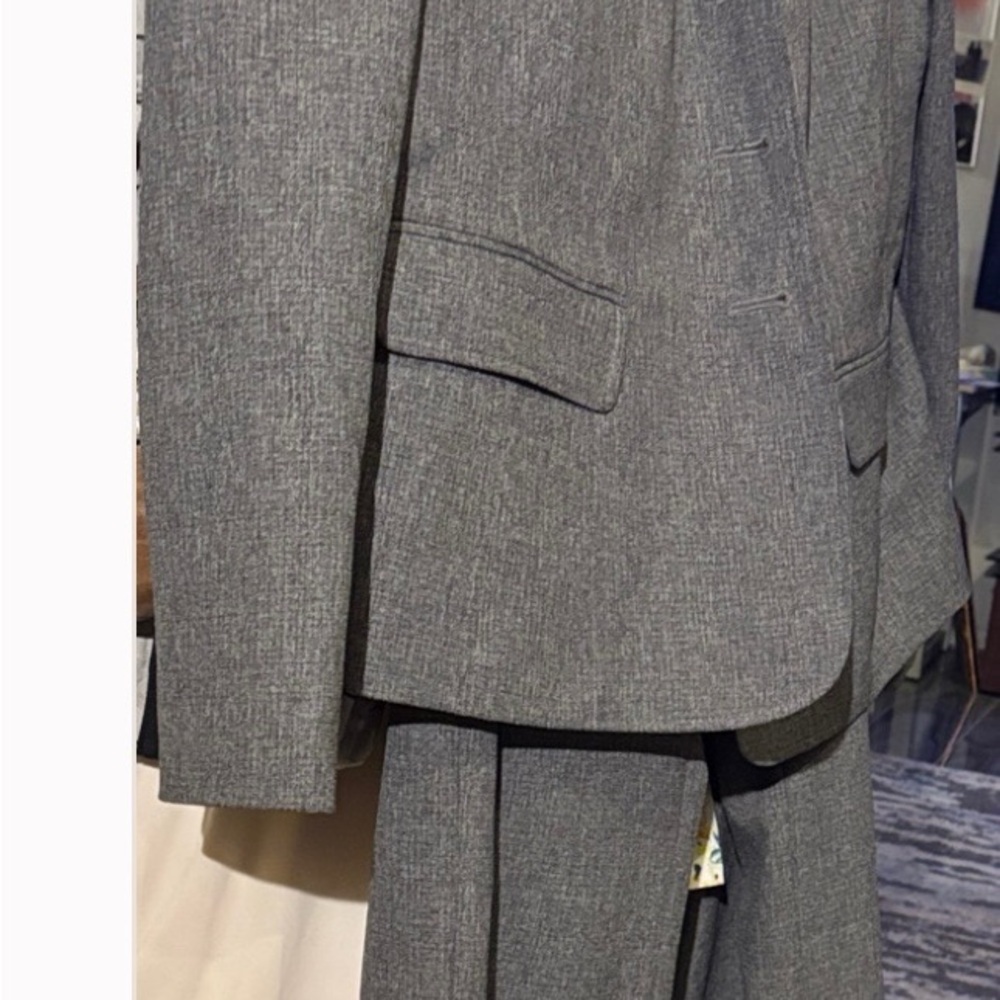 Le Suit Gray women’s Suit